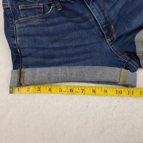 Universal Thread Womens Mid Rise Midi Roll Cuff Jean Shorts Size 8 / 29 R - Picture 11 of 11
